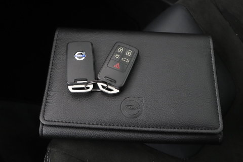 Volvo V60 T4 Business Sport R-Design | Trekhaak | Stoelverwarming | Navigatie | Cruise Control | 18 Inch