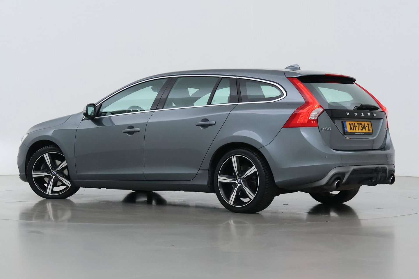 Volvo V60 T4 Business Sport R-Design | Trekhaak | Stoelverwarming | Navigatie | Cruise Control | 18 Inch