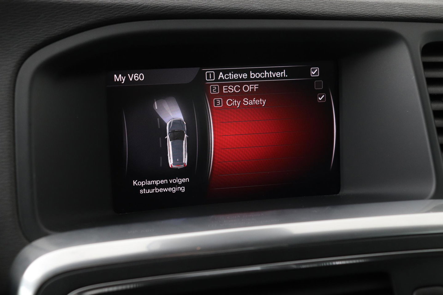 Volvo V60 T4 Business Sport R-Design | Trekhaak | Stoelverwarming | Navigatie | Cruise Control | 18 Inch