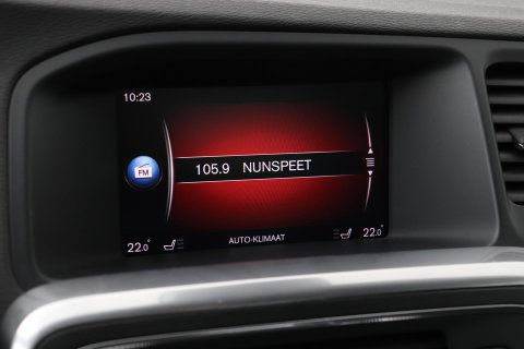 Volvo V60 T4 Business Sport R-Design | Trekhaak | Stoelverwarming | Navigatie | Cruise Control | 18 Inch