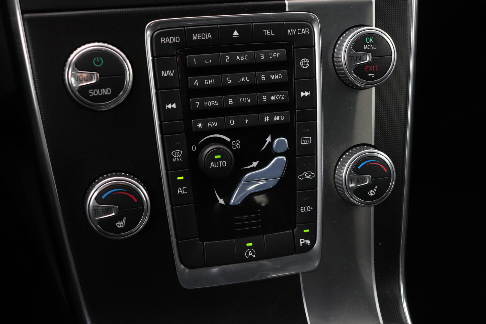 Volvo V60 T4 Business Sport R-Design | Trekhaak | Stoelverwarming | Navigatie | Cruise Control | 18 Inch