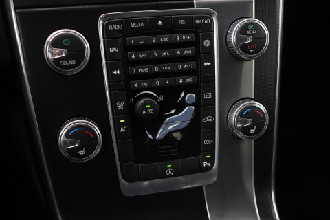 Volvo V60 T4 Business Sport R-Design | Trekhaak | Stoelverwarming | Navigatie | Cruise Control | 18 Inch