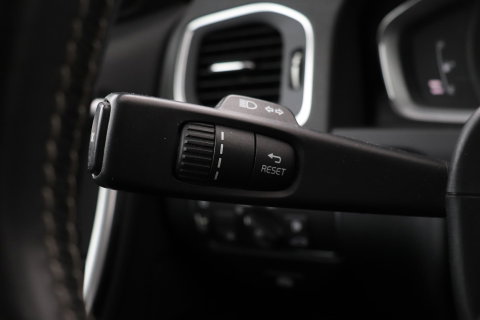 Volvo V60 T4 Business Sport R-Design | Trekhaak | Stoelverwarming | Navigatie | Cruise Control | 18 Inch