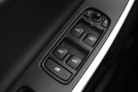 Volvo V60 T4 Business Sport R-Design | Trekhaak | Stoelverwarming | Navigatie | Cruise Control | 18 Inch