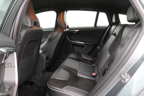 Volvo V60 T4 Business Sport R-Design | Trekhaak | Stoelverwarming | Navigatie | Cruise Control | 18 Inch