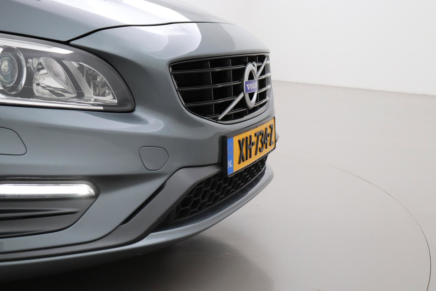 Volvo V60 T4 Business Sport R-Design | Trekhaak | Stoelverwarming | Navigatie | Cruise Control | 18 Inch