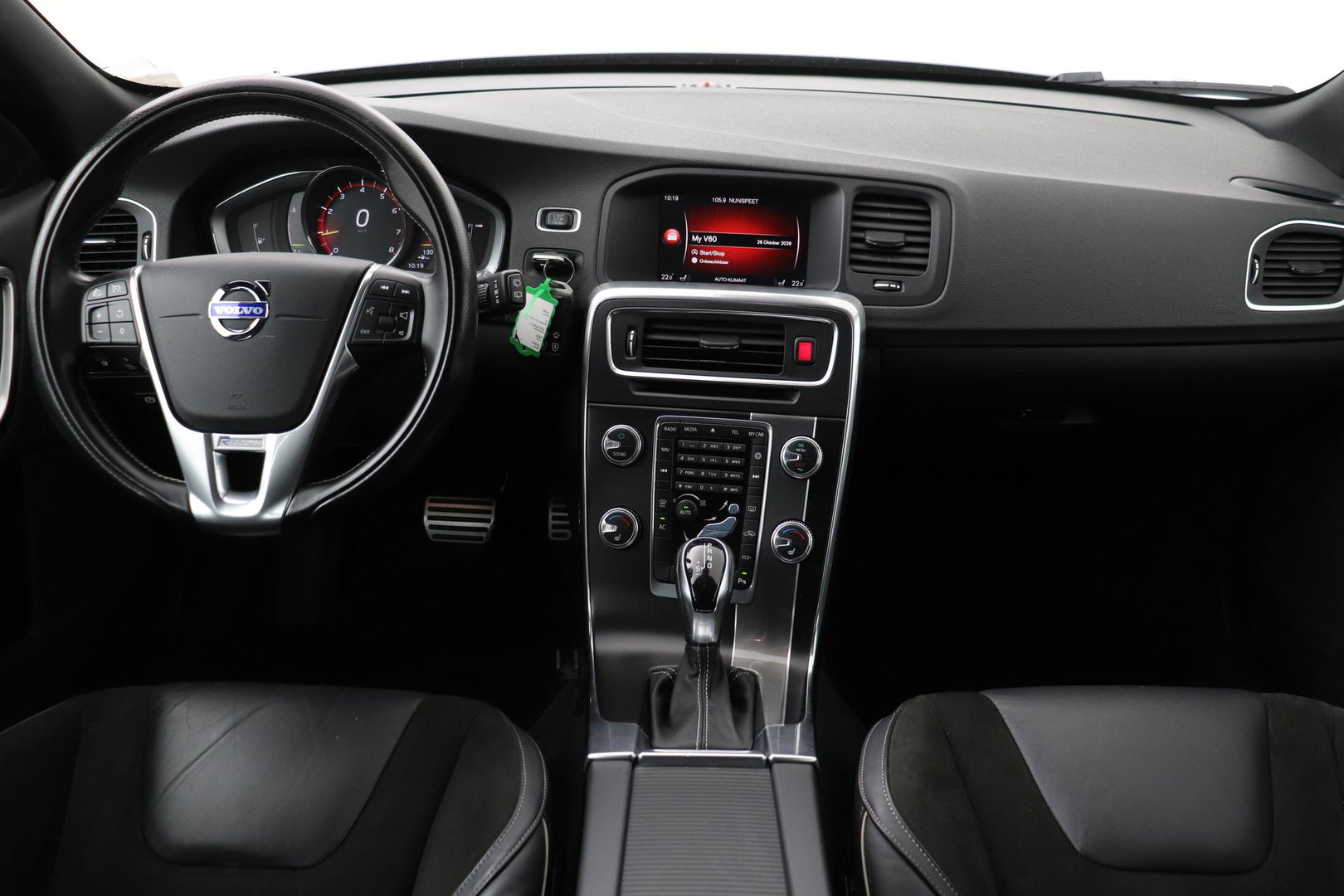 Volvo V60 T4 Business Sport R-Design | Trekhaak | Stoelverwarming | Navigatie | Cruise Control | 18 Inch