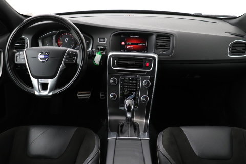 Volvo V60 T4 Business Sport R-Design | Trekhaak | Stoelverwarming | Navigatie | Cruise Control | 18 Inch