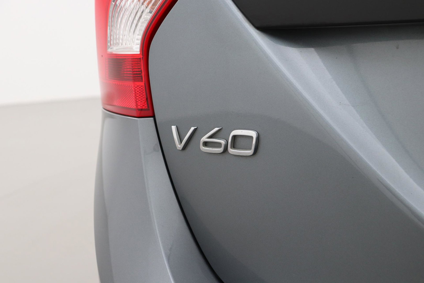 Volvo V60 T4 Business Sport R-Design | Trekhaak | Stoelverwarming | Navigatie | Cruise Control | 18 Inch