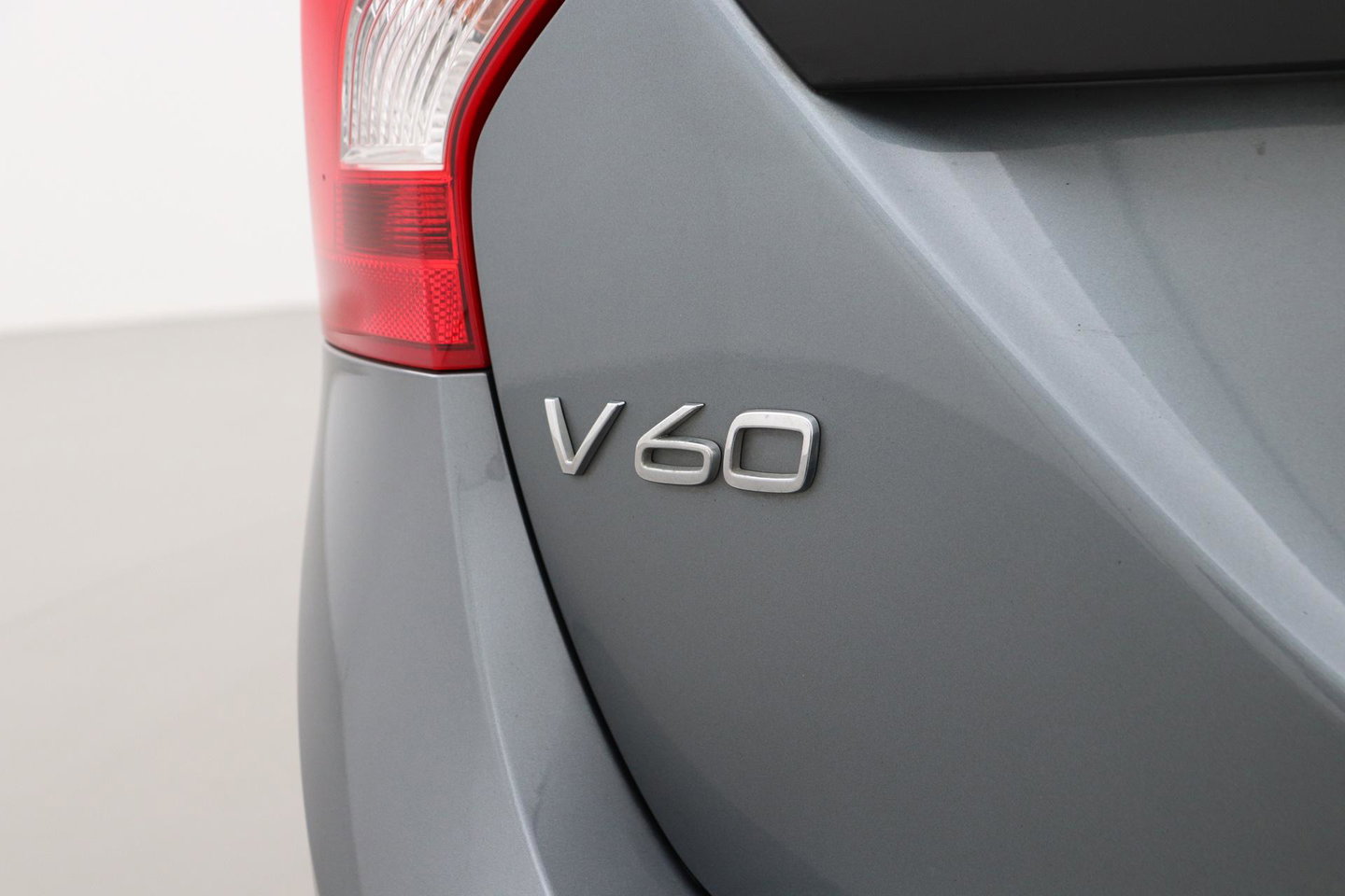 Volvo V60 T4 Business Sport R-Design | Trekhaak | Stoelverwarming | Navigatie | Cruise Control | 18 Inch
