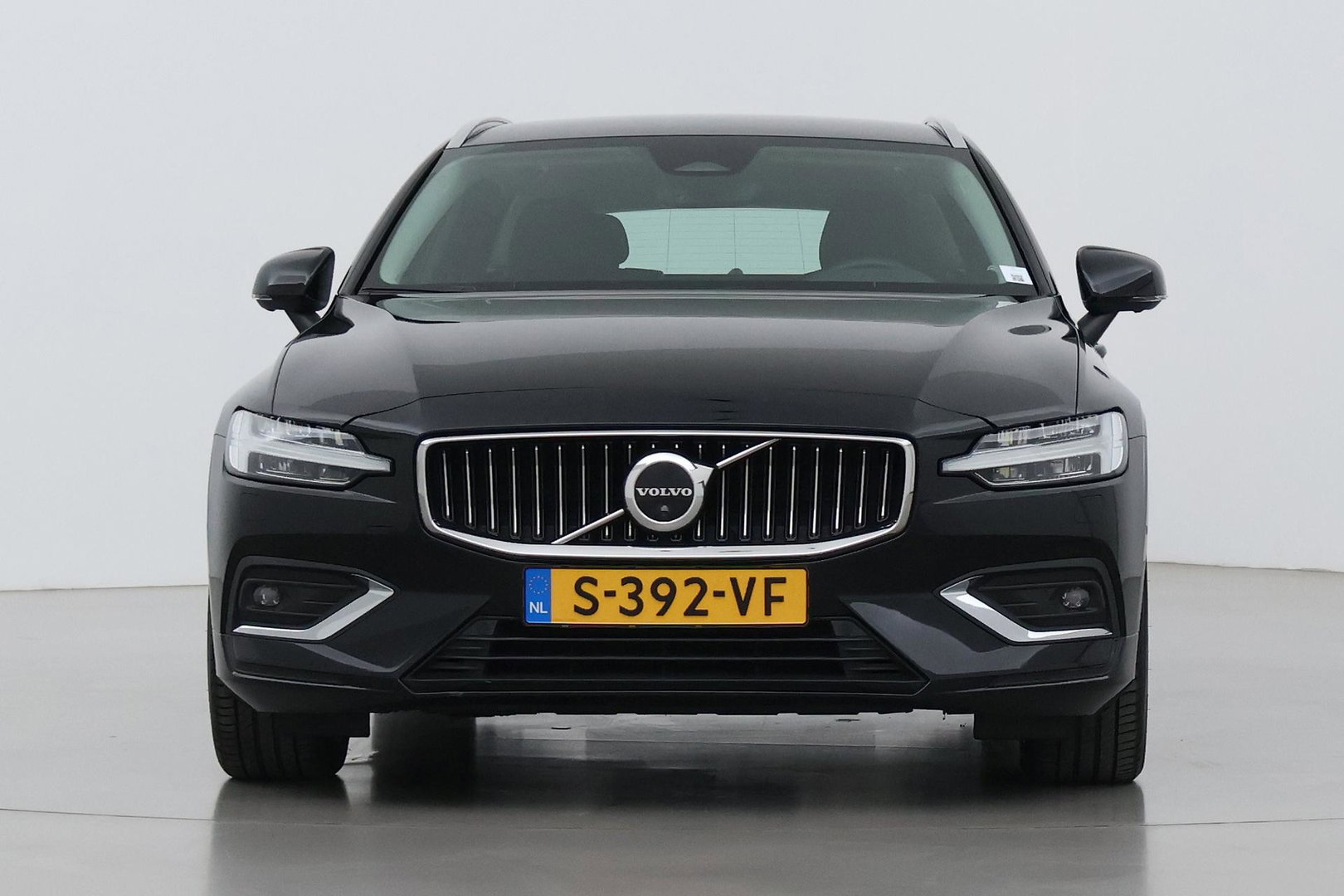Volvo V60 B4 Plus Bright | ACC | Harman/Kardon | Trekhaak | 360° Camera | Stoel+Stuurverwarming | Keyless | Leder | 18 Inch