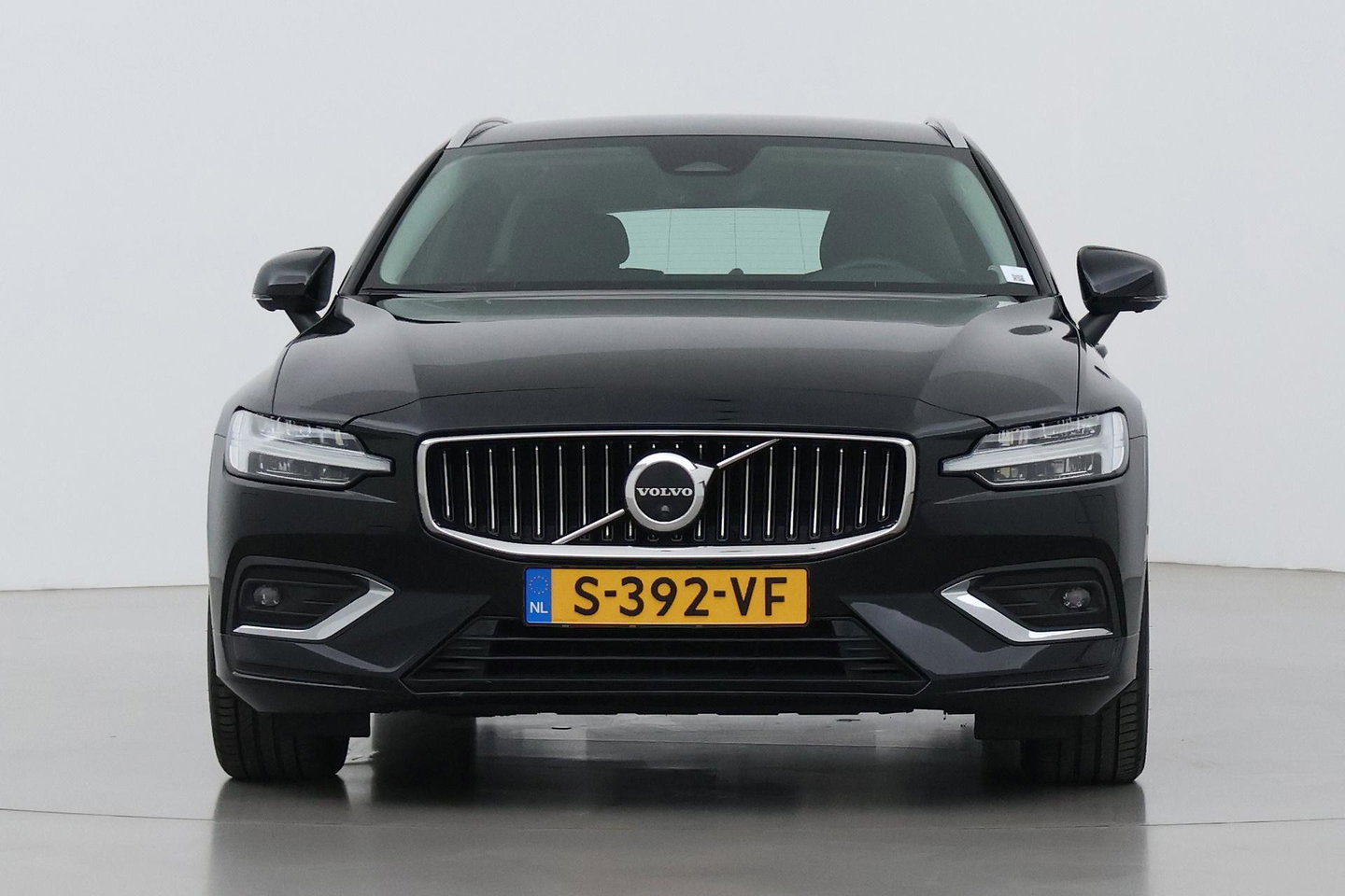 Volvo V60 B4 Plus Bright | ACC | Harman/Kardon | Trekhaak | 360° Camera | Stoel+Stuurverwarming | Keyless | Leder | 18 Inch