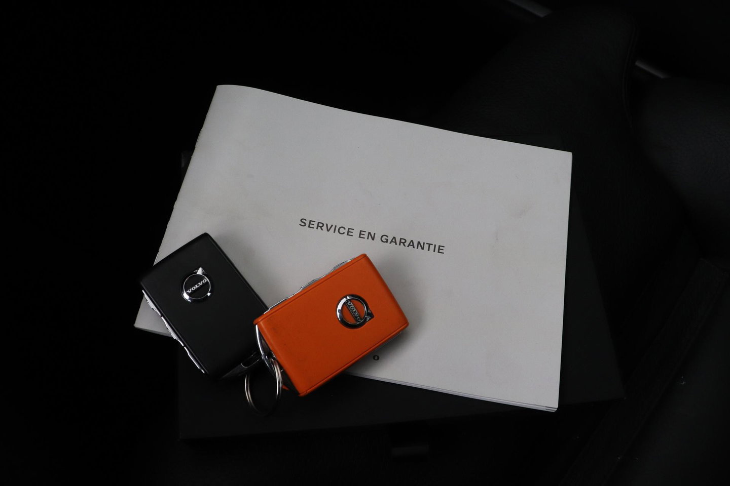 Volvo V60 B4 Plus Bright | ACC | Harman/Kardon | Trekhaak | 360° Camera | Stoel+Stuurverwarming | Keyless | Leder | 18 Inch