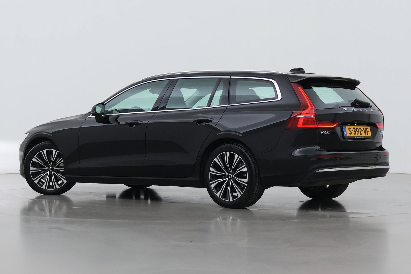 Volvo V60 B4 Plus Bright | ACC | Harman/Kardon | Trekhaak | 360° Camera | Stoel+Stuurverwarming | Keyless | Leder | 18 Inch