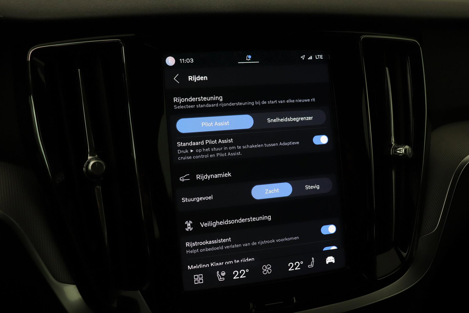 Volvo V60 B4 Plus Bright | ACC | Harman/Kardon | Trekhaak | 360° Camera | Stoel+Stuurverwarming | Keyless | Leder | 18 Inch