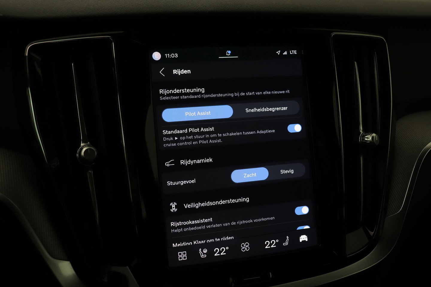 Volvo V60 B4 Plus Bright | ACC | Harman/Kardon | Trekhaak | 360° Camera | Stoel+Stuurverwarming | Keyless | Leder | 18 Inch