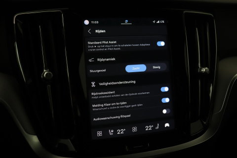 Volvo V60 B4 Plus Bright | ACC | Harman/Kardon | Trekhaak | 360° Camera | Stoel+Stuurverwarming | Keyless | Leder | 18 Inch
