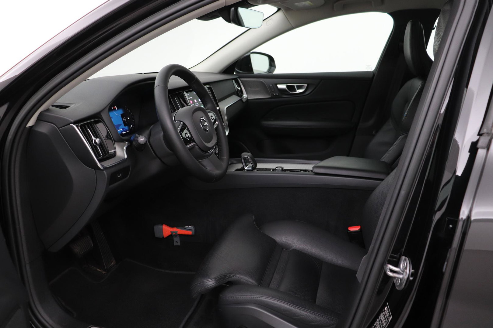 Volvo V60 B4 Plus Bright | ACC | Harman/Kardon | Trekhaak | 360° Camera | Stoel+Stuurverwarming | Keyless | Leder | 18 Inch