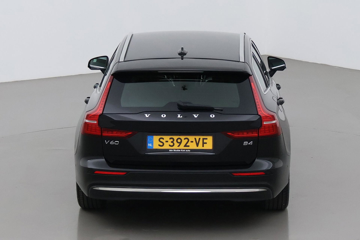 Volvo V60 B4 Plus Bright | ACC | Harman/Kardon | Trekhaak | 360° Camera | Stoel+Stuurverwarming | Keyless | Leder | 18 Inch