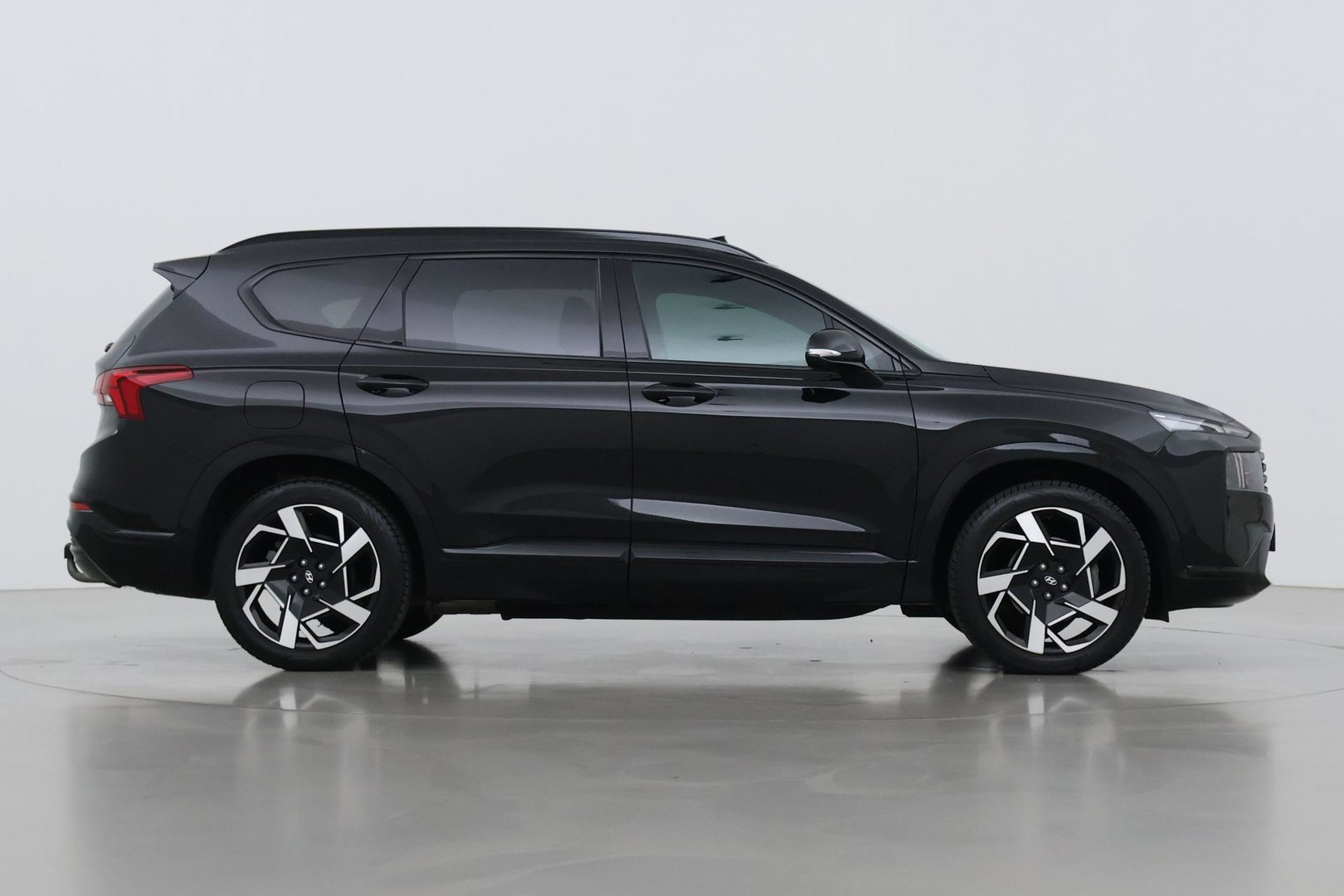 Hyundai Santa Fe 1.6 T-GDI PHEV Premium Plus Sky 7p. | Panoramadak | Stoelventilatie | Head-Up | 360° Camera | Trekhaak | Stoel+stuurverwarming | 20 Inch