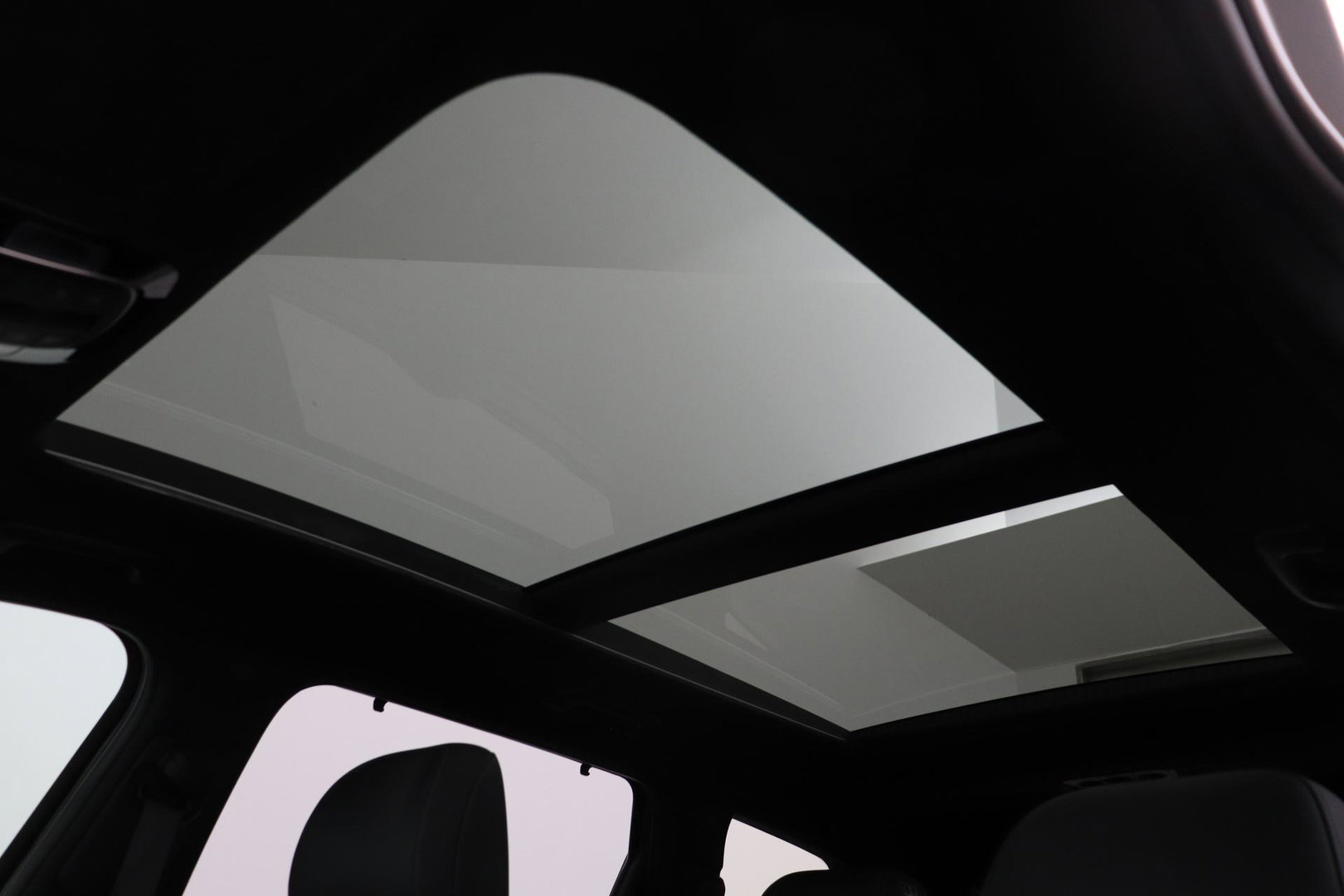 Hyundai Santa Fe 1.6 T-GDI PHEV Premium Plus Sky 7p. | Panoramadak | Stoelventilatie | Head-Up | 360° Camera | Trekhaak | Stoel+stuurverwarming | 20 Inch