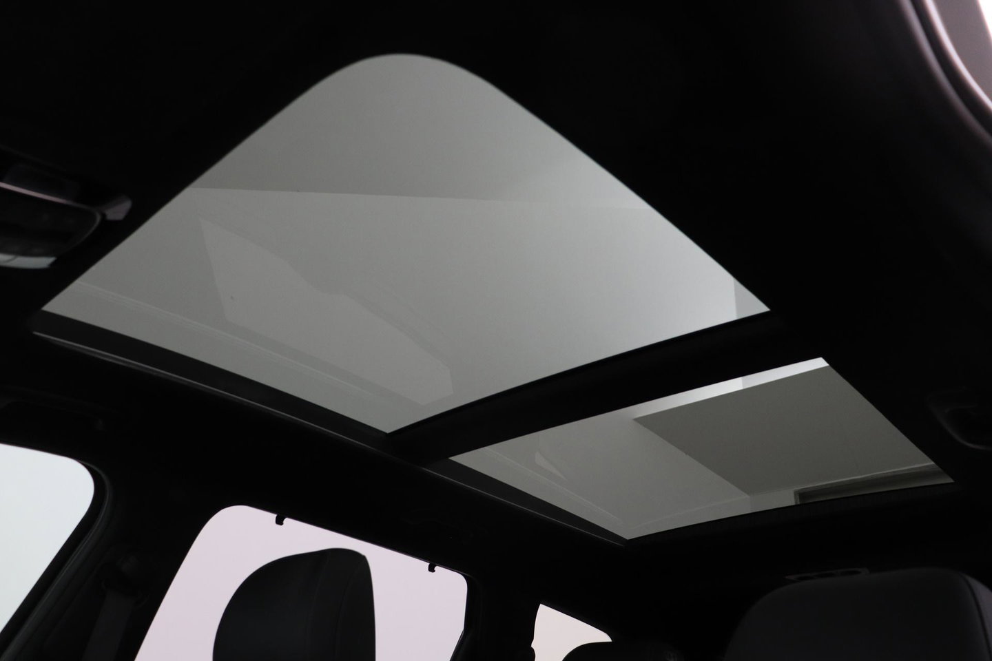 Hyundai Santa Fe 1.6 T-GDI PHEV Premium Plus Sky 7p. | Panoramadak | Stoelventilatie | Head-Up | 360° Camera | Trekhaak | Stoel+stuurverwarming | 20 Inch