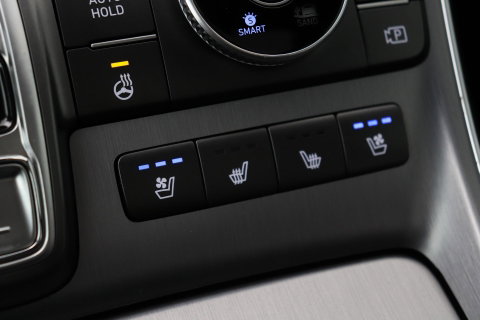 Hyundai Santa Fe 1.6 T-GDI PHEV Premium Plus Sky 7p. | Panoramadak | Stoelventilatie | Head-Up | 360° Camera | Trekhaak | Stoel+stuurverwarming | 20 Inch