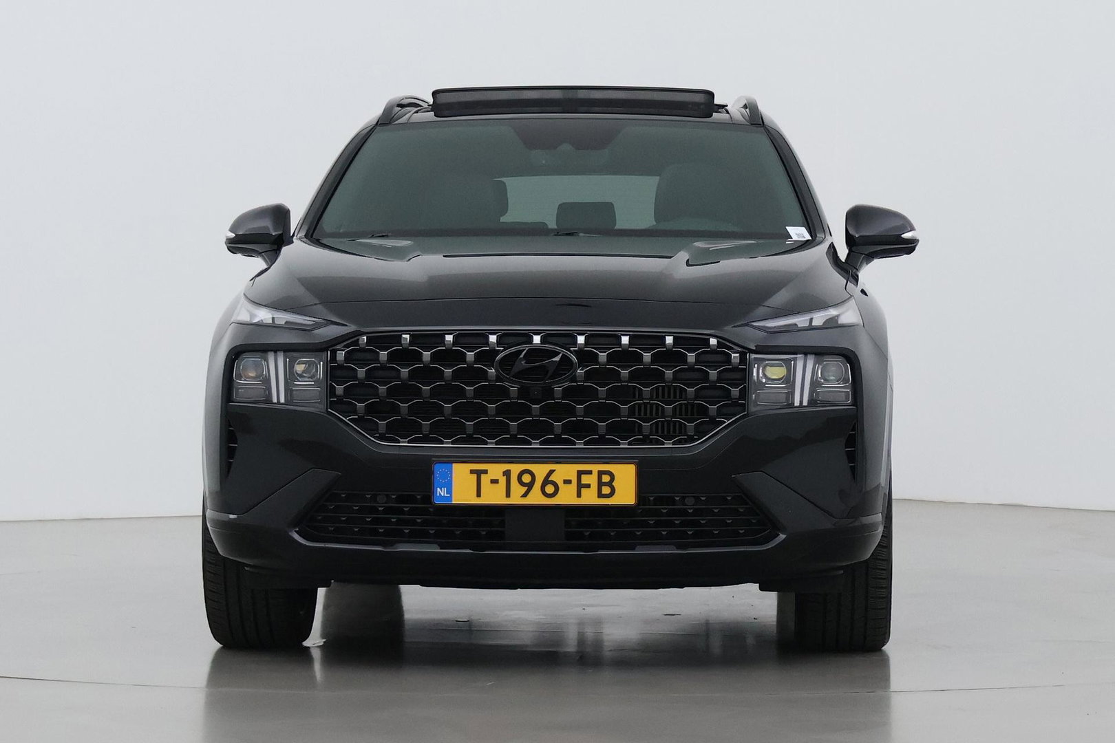 Hyundai Santa Fe 1.6 T-GDI PHEV Premium Plus Sky 7p. | Panoramadak | Stoelventilatie | Head-Up | 360° Camera | Trekhaak | Stoel+stuurverwarming | 20 Inch