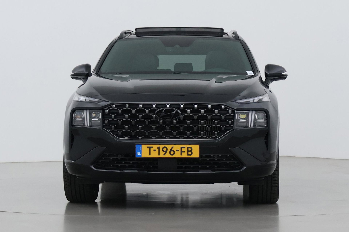 Hyundai Santa Fe 1.6 T-GDI PHEV Premium Plus Sky 7p. | Panoramadak | Stoelventilatie | Head-Up | 360° Camera | Trekhaak | Stoel+stuurverwarming | 20 Inch