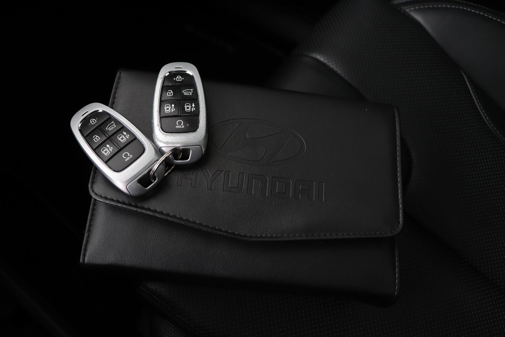 Hyundai Santa Fe 1.6 T-GDI PHEV Premium Plus Sky 7p. | Panoramadak | Stoelventilatie | Head-Up | 360° Camera | Trekhaak | Stoel+stuurverwarming | 20 Inch