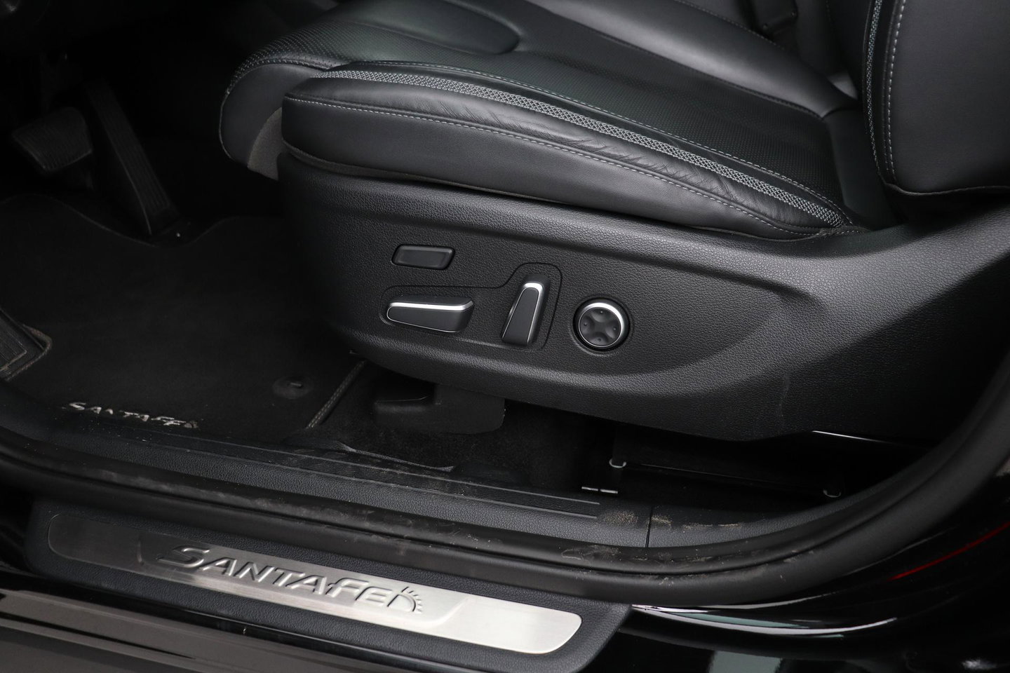 Hyundai Santa Fe 1.6 T-GDI PHEV Premium Plus Sky 7p. | Panoramadak | Stoelventilatie | Head-Up | 360° Camera | Trekhaak | Stoel+stuurverwarming | 20 Inch