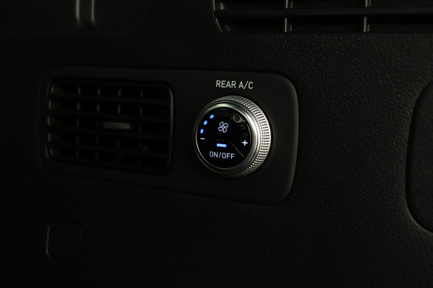 Hyundai Santa Fe 1.6 T-GDI PHEV Premium Plus Sky 7p. | Panoramadak | Stoelventilatie | Head-Up | 360° Camera | Trekhaak | Stoel+stuurverwarming | 20 Inch