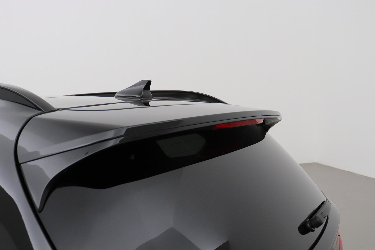 Hyundai Santa Fe 1.6 T-GDI PHEV Premium Plus Sky 7p. | Panoramadak | Stoelventilatie | Head-Up | 360° Camera | Trekhaak | Stoel+stuurverwarming | 20 Inch