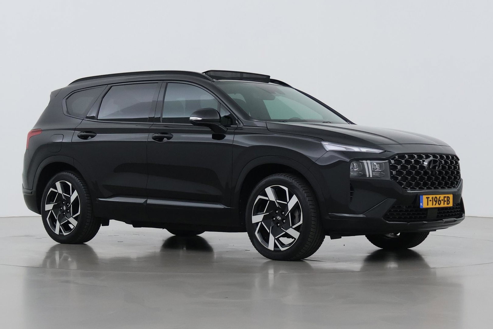 Hyundai Santa Fe 1.6 T-GDI PHEV Premium Plus Sky 7p. | Panoramadak | Stoelventilatie | Head-Up | 360° Camera | Trekhaak | Stoel+stuurverwarming | 20 Inch