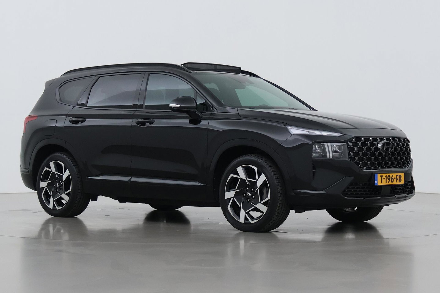 Hyundai Santa Fe 1.6 T-GDI PHEV Premium Plus Sky 7p. | Panoramadak | Stoelventilatie | Head-Up | 360° Camera | Trekhaak | Stoel+stuurverwarming | 20 Inch