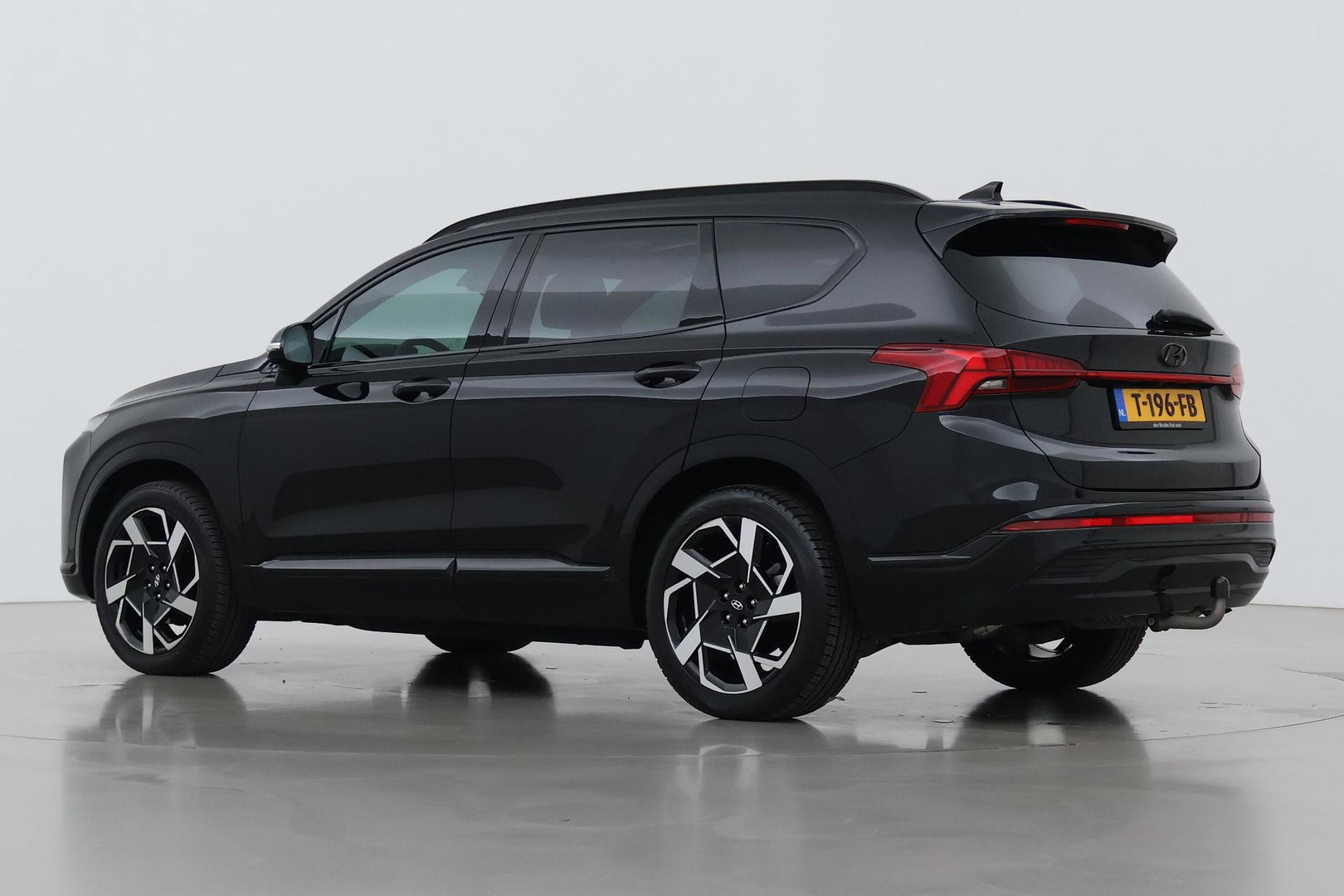 Hyundai Santa Fe 1.6 T-GDI PHEV Premium Plus Sky 7p. | Panoramadak | Stoelventilatie | Head-Up | 360° Camera | Trekhaak | Stoel+stuurverwarming | 20 Inch