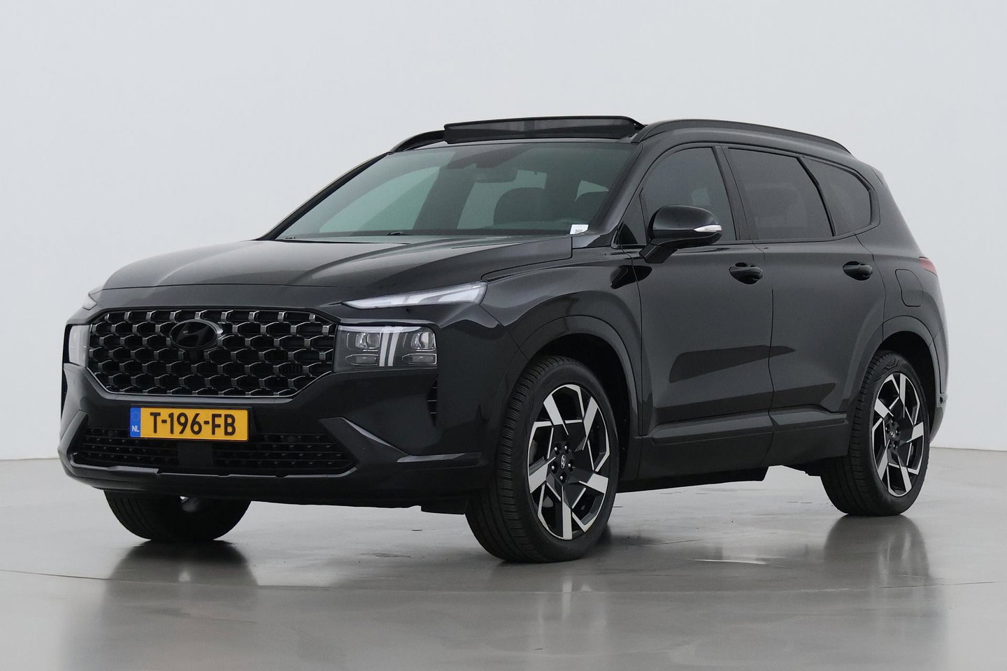 Hyundai Santa Fe 1.6 T-GDI PHEV Premium Plus Sky 7p. | Panoramadak | Stoelventilatie | Head-Up | 360° Camera | Trekhaak | Stoel+stuurverwarming | 20 Inch