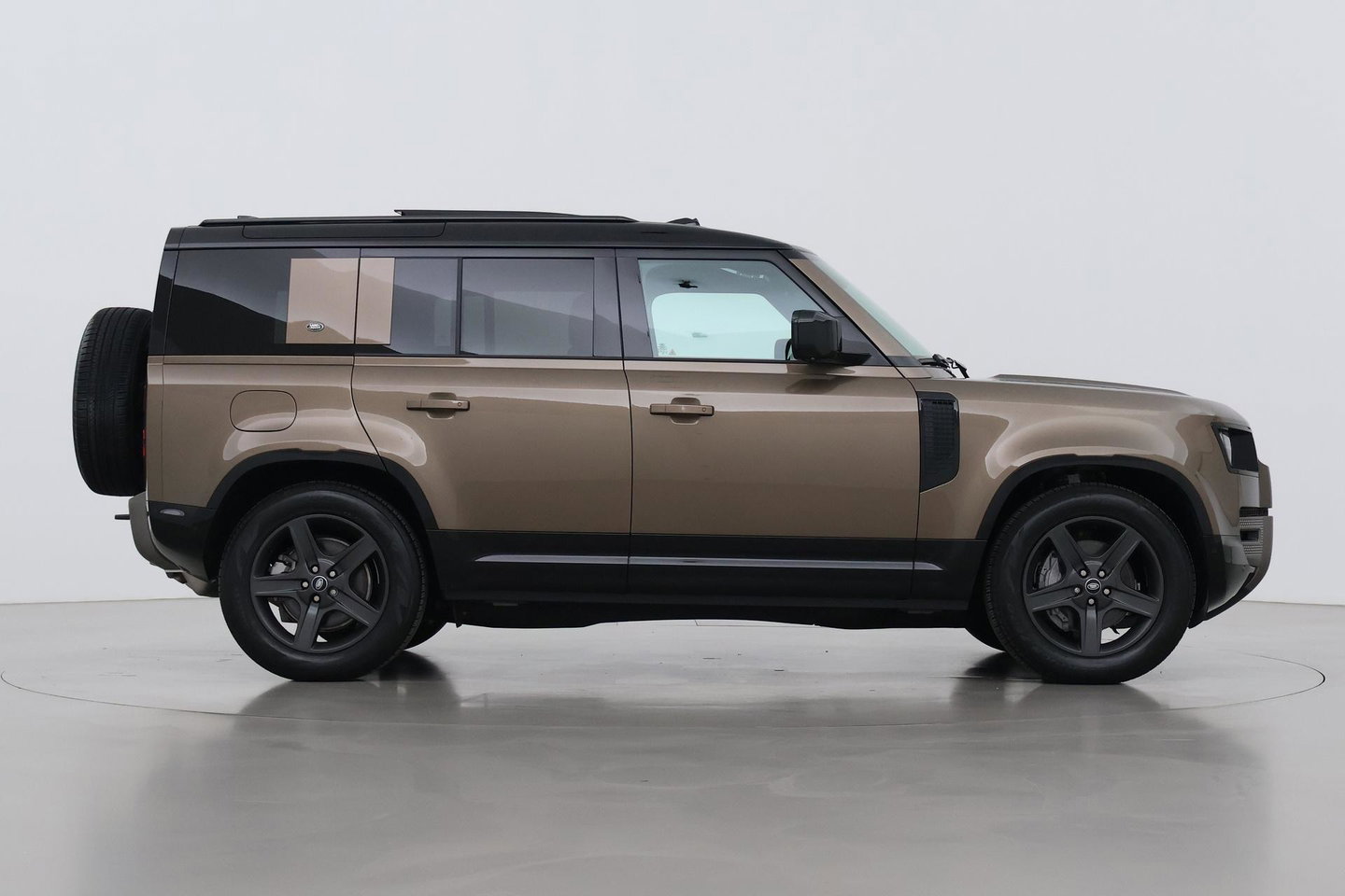 Land Rover Defender 110 P400e X-Dynamic SE | Panoramadak | Trekhaak | Luchtvering | 360° Camera | Meridian | Stoel+Stuurverwarming | BLIS | ACC