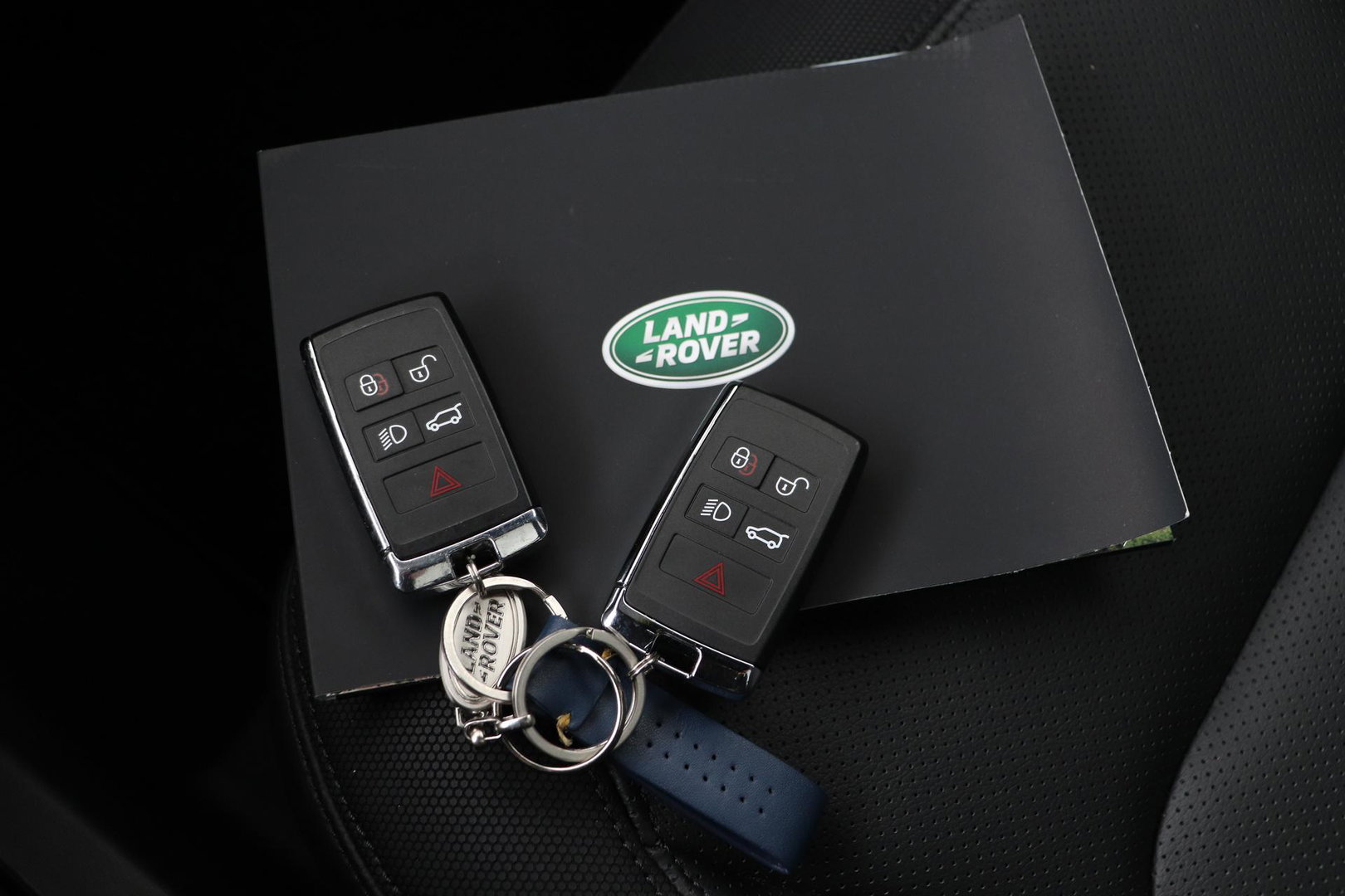 Land Rover Defender 110 P400e X-Dynamic SE | Panoramadak | Trekhaak | Luchtvering | 360° Camera | Meridian | Stoel+Stuurverwarming | BLIS | ACC