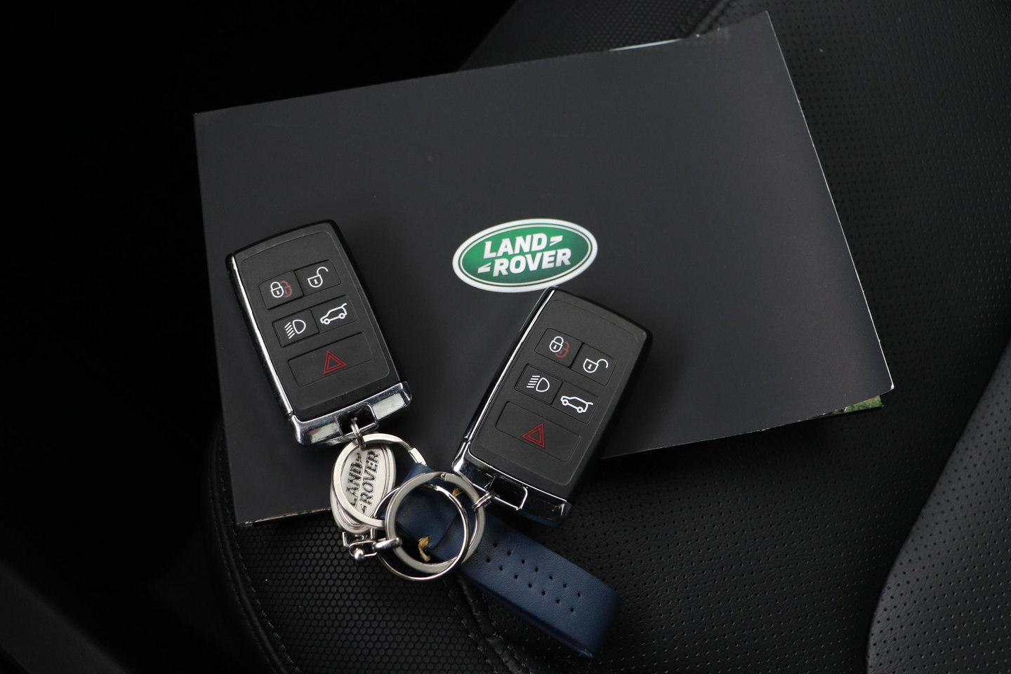 Land Rover Defender 110 P400e X-Dynamic SE | Panoramadak | Trekhaak | Luchtvering | 360° Camera | Meridian | Stoel+Stuurverwarming | BLIS | ACC