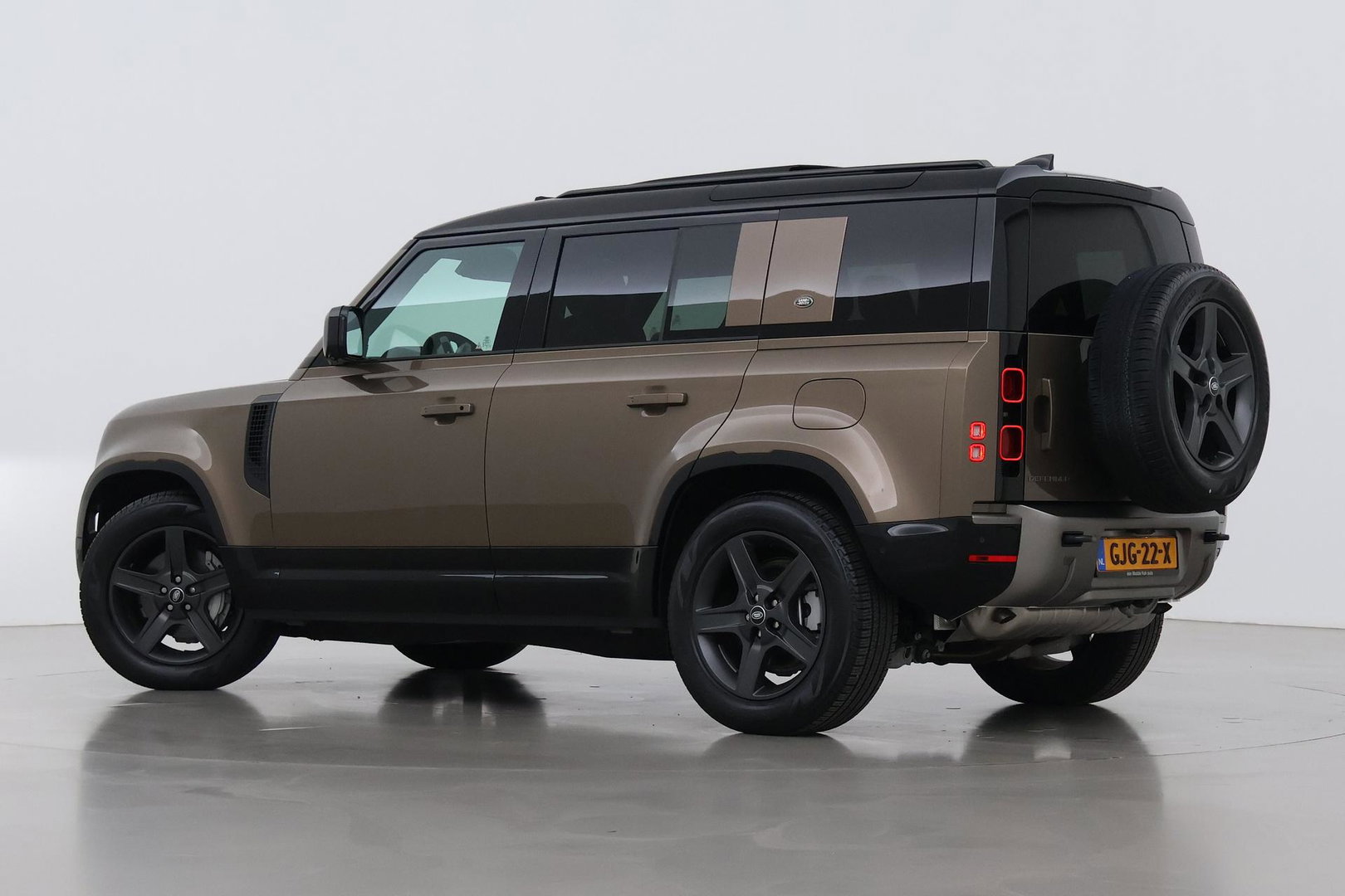 Land Rover Defender 110 P400e X-Dynamic SE | Panoramadak | Trekhaak | Luchtvering | 360° Camera | Meridian | Stoel+Stuurverwarming | BLIS | ACC