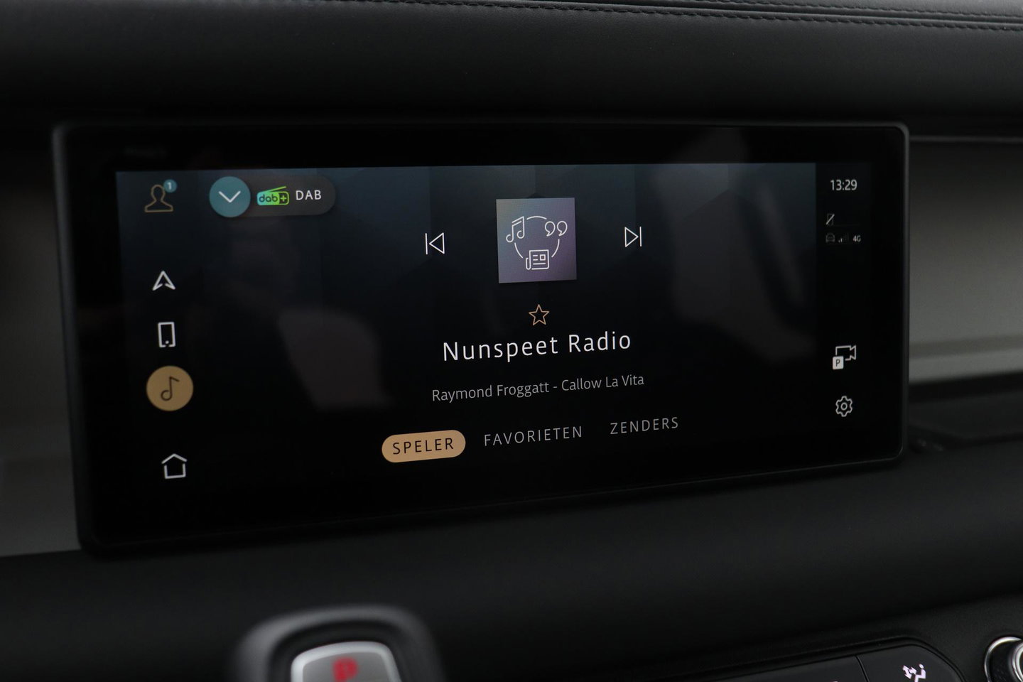 Land Rover Defender 110 P400e X-Dynamic SE | Panoramadak | Trekhaak | Luchtvering | 360° Camera | Meridian | Stoel+Stuurverwarming | BLIS | ACC