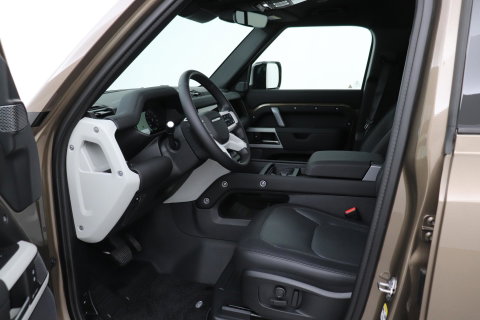 Land Rover Defender 110 P400e X-Dynamic SE | Panoramadak | Trekhaak | Luchtvering | 360° Camera | Meridian | Stoel+Stuurverwarming | BLIS | ACC