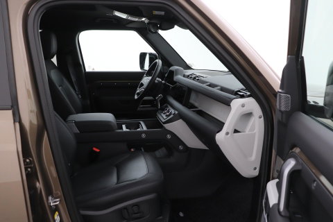 Land Rover Defender 110 P400e X-Dynamic SE | Panoramadak | Trekhaak | Luchtvering | 360° Camera | Meridian | Stoel+Stuurverwarming | BLIS | ACC