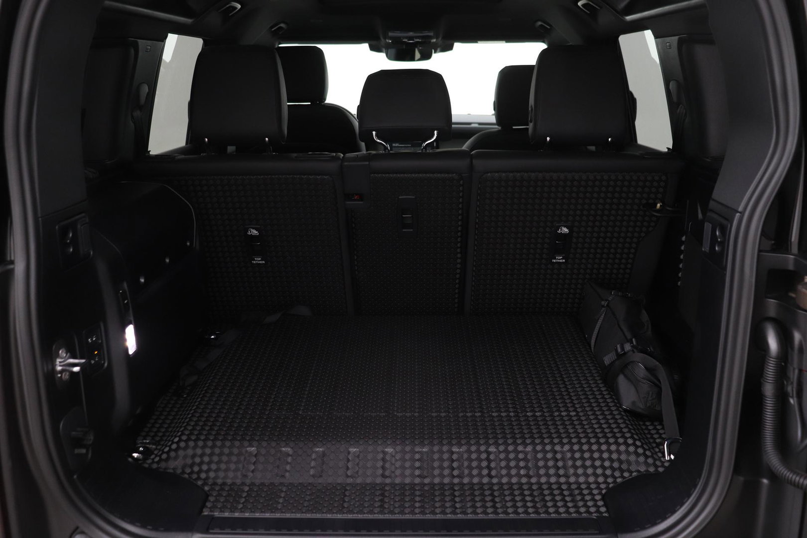 Land Rover Defender 110 P400e X-Dynamic SE | Panoramadak | Trekhaak | Luchtvering | 360° Camera | Meridian | Stoel+Stuurverwarming | BLIS | ACC