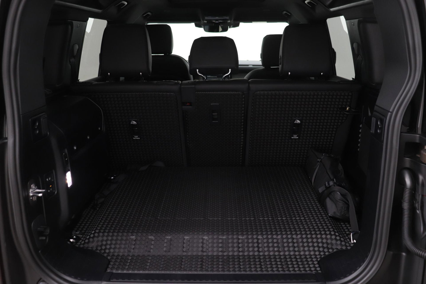 Land Rover Defender 110 P400e X-Dynamic SE | Panoramadak | Trekhaak | Luchtvering | 360° Camera | Meridian | Stoel+Stuurverwarming | BLIS | ACC