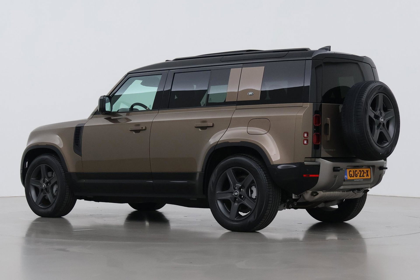 Land Rover Defender 110 P400e X-Dynamic SE | Panoramadak | Trekhaak | Luchtvering | 360° Camera | Meridian | Stoel+Stuurverwarming | BLIS | ACC