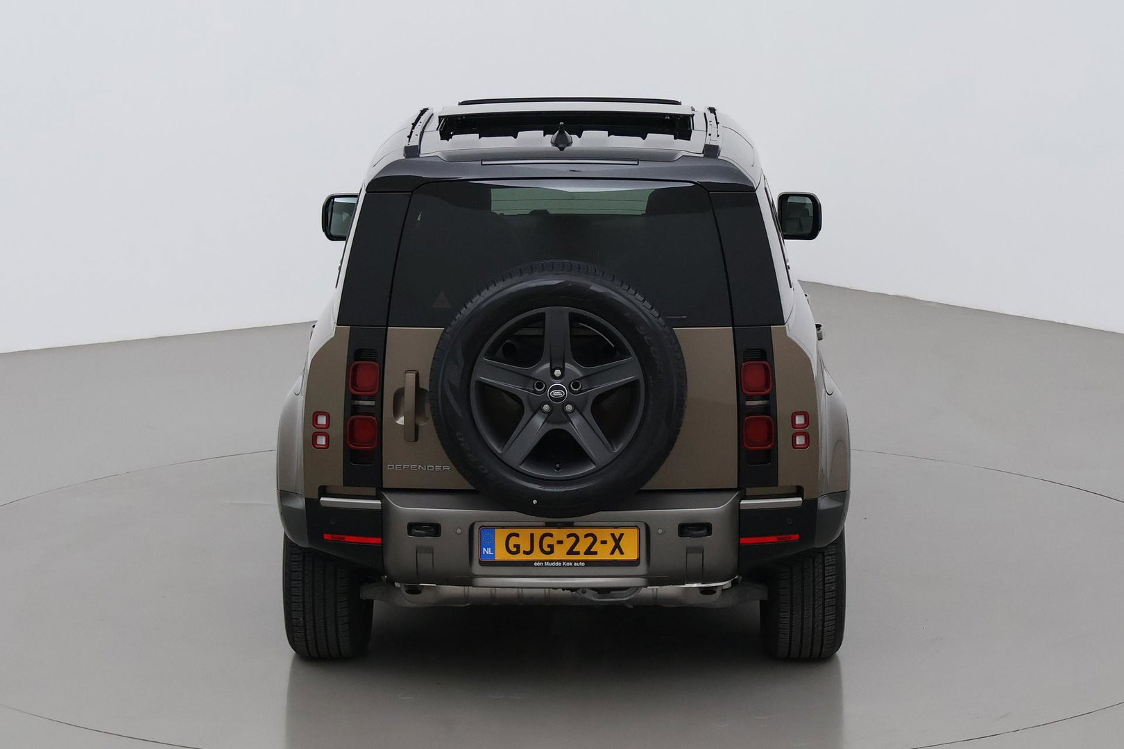 Land Rover Defender 110 P400e X-Dynamic SE | Panoramadak | Trekhaak | Luchtvering | 360° Camera | Meridian | Stoel+Stuurverwarming | BLIS | ACC
