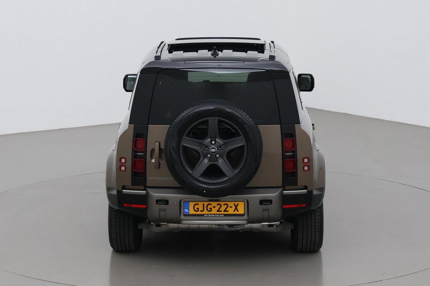 Land Rover Defender 110 P400e X-Dynamic SE | Panoramadak | Trekhaak | Luchtvering | 360° Camera | Meridian | Stoel+Stuurverwarming | BLIS | ACC