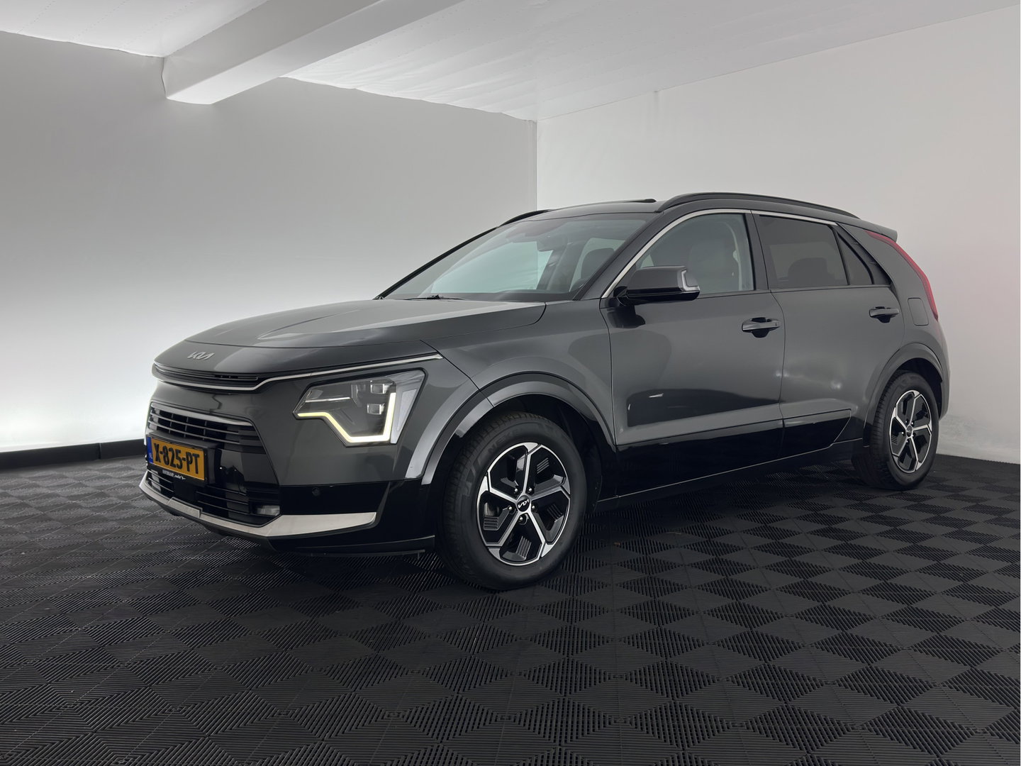 Kia Niro 1.6 GDi Hybrid DynamicPlusLine (INCL.BTW) Aut. *PANO | LEATHER | DIGI-COCKPIT | NAVI-FULLMAP | DAB | ADAPTIVE-CRUISE | CAMERA | HEATED-COMFORTSEATS | KEYLESS | PRIVACYGLASS | SHIFTPADDLES | CARPLAY |  HEAD-UP | ...